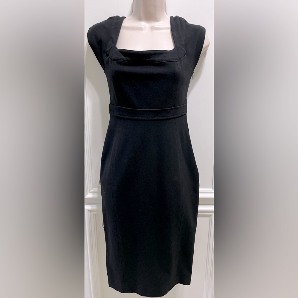 Diane Von Furstenberg Size 4 Black Dress cap sleeve fitted